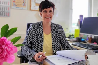 Pfändungsschutzkonto: Diakonie Rochlitz gibt Überschuldeten Tipps zur Existenzsicherung - Janet Viehweger ist Schuldnerberaterin beim Diakonischen Werk Rochlitz. Immer mehr Menschen in finanzieller Notlage suchen bei ihr und ihrem Kollegen Rat und Hilfe.