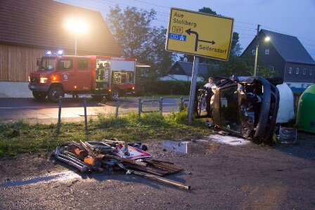 Pfaffenhain: 19-Jähriger verursacht bei Unfall 12.300 Euro Schaden - 12.300 Euro Schaden entstanden am Freitagabend bei einem Unfall in Pfaffenhain.