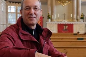 Pfarrer der Stollberger Jakobikirche geht in Ruhestand - Elf Jahre lang war Lothar Gratowski Pfarrer an der Stollberger Jakobikirche. Beim Gottesdienstes am Reformationstag, 14 Uhr, in der Jakobikirche wird er verabschiedet. Mit dabei ist dabei Superintendent Olaf Richter.