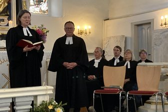 Pfarrer und Seelsorger Martin Engler geht in den Ruhestand - und kehrt nach Schöneck zurück - Superintendentin Ulrike Weyer verabschiedete Pfarrer Martin Engler in den Ruhestand.