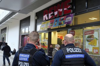 Pfefferspray versprüht - Rewe-Markt in der Chemnitzer Innenstadt geschlossen - Ein Besucher des Rewe-Marktes hatte im Inneren Pfefferspray versprüht.