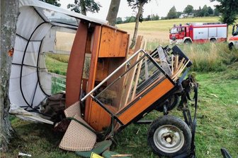 Pferdegespann überrollt Vogtländerin: Tierschutzorganisation fordert Kutschverbot im Landkreis - Weil es immer wieder zu Unfällen bei Kutschfahrten kommt, fordert die Tierrechtsorganisation Peta ein Verbot dieser Touren. Das Archivfoto zeigt einen Unfall vor einigen Jahren in Baden-Württemberg.