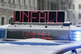 Pferdekutsche kippt um - Frau und zwei Kinder verletzt -