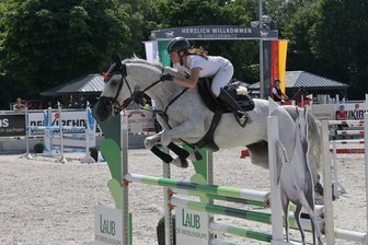 Pferdesport: Dorfchemnitzer Verein richtet Kreismeisterschaften aus - Jessica Wittkopp vom RFV Seifersdorf belegte zum Start der Nachwuchstage am vergangenen Wochenende bei den Junioren der U 14 Platz 2.
