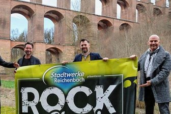 Pfingstkonzert setzt auf coolen Musikmix - Stefan Fraas, Eric Seifert, Matthias Krauß und Franco Leon (von links) werben für Rock Classics am 27. Mai an der Göltzschtalbrücke. 