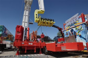 Pfingstvolksfest, Truckerz-Festival und mehr: Tipps für das Wochenende im Raum Aue und Schwarzenberg - Mit mehreren Fahrgeschäft wartet das diesjährige Pfingstvolksfest in Schwarzenberg auf.