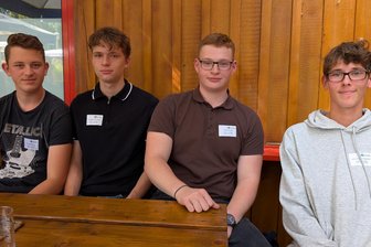 Pflege als Berufung: Junge Männer gehen neue Wege in Freiberg - John Wiesberger (v. l.), Jonathan Tom Sevin, Aaron Russig, Leon Findewirth haben in der Pflege ihr Berufung gefunden.