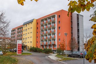 Pflege-Chef im Erzgebirge sorgt sich wegen Protest: „Ich hoffe nur, dass kein Mensch zu Schaden kommt“ - Zum Wohn- und Pflegezentrum Annaberg-Buchholz gehören auch mehrere stationäre Einrichtungen wie das Haus „Adam Ries“.