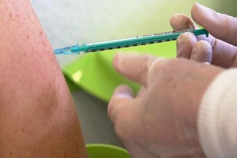 Pflegekräfte in vogtländischen Heimen: Nur jeder Zweite geimpft - 