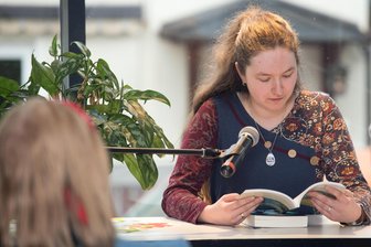 Phantastische Geschichten aus dem Erzgebirge: Magische Lesung mit Jungautorin - Michelle Mittags phantastisch-magische Geschichten spielen im Erzgebirge. Die Handlung ist in die heutige Zeit gesetzt.