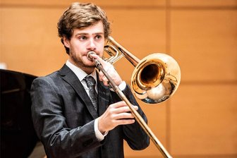 Philharmonie fiebert in Reichenbach bei 6. Sinfoniekonzert einer Uraufführung entgegen - Der britische Posaunist Kris Garfitt gastiert beim 6. Sinfoniekonzert der Vogtland-Philharmonie.