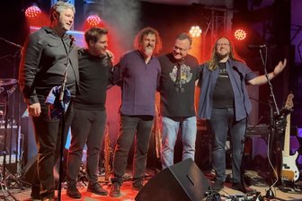 Philharmonie meets Pink Floyd: Freiberger Bergstadtfest eröffnet mit einem besonderen Konzert - Die Pink-Floyd-Tribute-Band Lunatic spielt am Donnerstag gemeinsam mit der Mittelsächsischen Philharmonie.