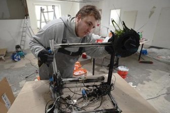 Philippstrasse: Werkstatt "Fablab" nach Brand wieder offen - Fablab-Gründer Daniel Tauscher kurz nach dem Brand.