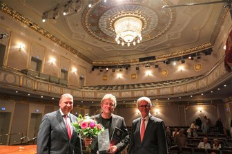 Pianist Tobias Koch wird Ehrenkünstler in Bad Elster - Florian Merz, Tobias Koch und Alexander Markgraf von Meissen Herzog zu Sachsen.