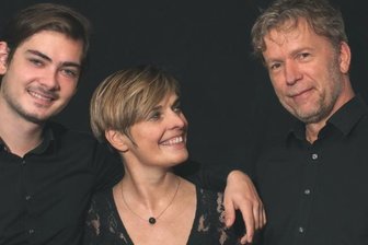 Piano, Piano, Piano in der neuenFriedhofshalle - David Gerlach, Eva Gerlach-Kling und Stefan Kling gastieren am Sonntag in Meerane.
