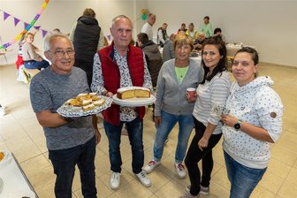 Picknick im früheren Impfzentrum: Dorfgemeinschaft im Vogtland schlägt Wetter ein Schnippchen - Detlef Handschug, Johannes Flechsig, Giesela Schink, Lilia Handschug