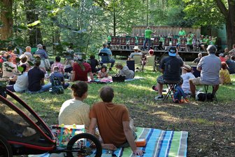 Picknick-Konzert im Stadtpark Lichtenstein - Der Musikverein Lichtenstein lädt zum Picknick-Konzert auf die Zillinsel ein.