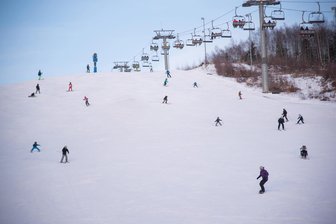 Pisten-Schonung: Schöneck schließt Skiwelt - Dieses Bild gibt es vorerst nicht mehr: Schöneck hat die Skiwelt zeitweise geschlossen.