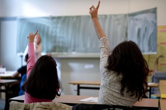 Piwarz: Zustrom von Flüchtlingen bringt Sachsens Schulsystem zunehmend an die Grenzen - Unterricht in einer Sprachlernklasse in Niedersachsen. Im Freistaat Sachsen warten derzeit laut Kultusministerium etwa 1400 Kinder und Jugendliche aus Flüchtlingsfamilien auf einen Schulplatz. Mehr als die Hälfte davon stammt aus der Ukraine.