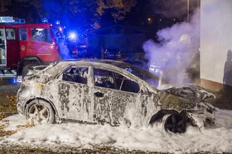 Pkw am Annaberger Bahnhof ausgebrannt - Ein Honda ist am frühen Montagmorgen in Annaberg-Buchholz vollständig ausgebrannt.