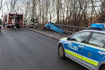 Pkw drohte Abhang hinabzustürzen -