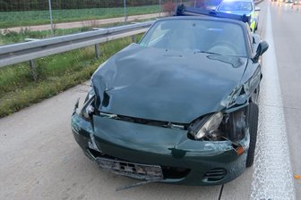 Pkw kollidiert mit Leitplanke: Fahrer verletzt -
