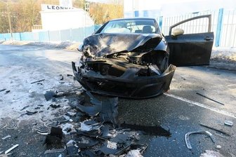 Pkw kollidiert mit Streifenwagen -
