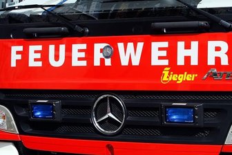 Pkw steht nach Auffahrunfall auf der A 72 in Flammen -