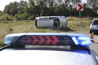 Pkw überschlägt sich am Kreuz Chemnitz - Der Fahrer wurde nur leicht verletzt.