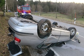 Pkw überschlägt sich: Unfall in Eibenstock -