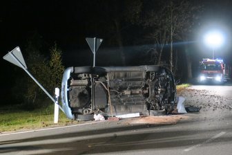 Pkw überschlägt sich - 
