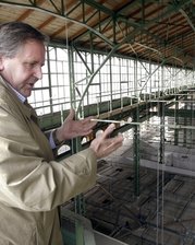 Pläne für die Markthalle: Sport im Handelshaus - 
              <p class="artikelinhalt">Investor Peter Waldvogel will die seit einem Jahr geschlossene Markthalle zu einer Sport- und Veranstaltungshalle umbauen.</p>
            