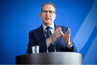 Pläne der Bundesregierung: Was sich bei der Migration ändern soll - Bundesinnenminister Alexander Dobrindt (CSU) stellt seine Gesetzespläne in der Migrationspolitik vor.