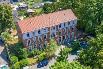 Die Grundschule Oberlosa liegt idyllisch im Grünen. Doch die Anmeldezahlen sind zu gering.
