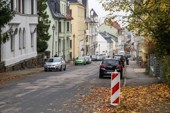 Pläne für Straßenausbau stoßen in Burgstädt auf Kritik - Die Dr.-Robert-Koch-Straße zwischen der Schillerstraße und der Straße der Deutschen Einheit (Blickrichtung im Foto) in Burgstädt ist in einem sehr schlechten Zustand. Der Ausbau ist dringend notwendig.
