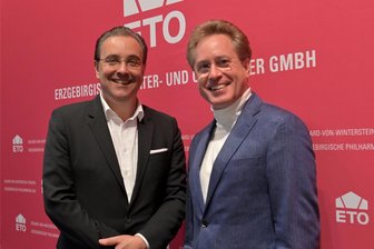 Plan für nächsten Philharmonieball in Aue steht: Was Besucher bei der 13. Auflage erwartet - Moritz Gogg, der Intendant der Erzgebirgischen Theater und Orchester GmbH (l.), will zum Philharmonieball am 25. Januar als Impresario fungieren, Jens Georg Bachmann, der Chefdirigent der Erzgebirgischen Philharmonie Aue, wird das Galaprogramm moderieren.