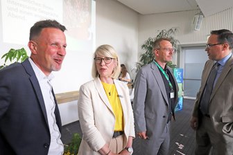 Planbarkeit und Optimismus: Wirtschaftsempfang der IHK Mittelsachsen sieht positive Zeichen - Protagonisten der Jahrestagung der IHK Mittelsachsen in Freiberg: IHK-Präsident Thomas Kolbe, Geschäftsführerin Cindy Krause, Mittelsachsens Landrat Sven Krüger und Sachsens Wirtschaftsminister Dirk Panter (v. l.).