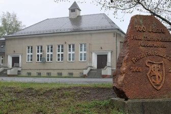 Planen, sparen, Klinken putzen - Die alte Sporthalle wurde 1928 eingeweiht und ist zu klein für alle Schulklassen. Am Dienstag tagte der Stadtrat in der alten Halle. 