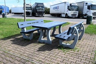 Planenschlitzer auf der A 4 zwischen Hainichen und Chemnitz - Der Parkplatz „Rossauer Wald“ an der A 4 zwischen Hainichen und Frankenberg.