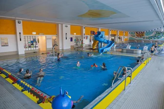 Planschen, schwimmen und schwitzen in Westsachsen: HOT-Badeland wieder fit für die Zukunft - Nach acht Monaten Schließung kann im HOT-Badeland pünktlich zu den Winterferien wieder geplanscht, geschwommen und geschwitzt werden.