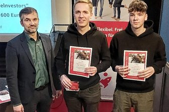 Planspiel Börse: Gymnasiasten aus Mittweida spekulieren erfolgreich - Die Schüler Peter Finsterbusch und Leonard Eibeck haben den 1. Platz beim Planspiel Börse im Landkreis Mittelsachsen belegt. Die beiden Zwölftklässler erhielten in der Filmbühne Mittweida ihre Urkunden und durften sich über ein Preisgeld von 600 Euro freuen.