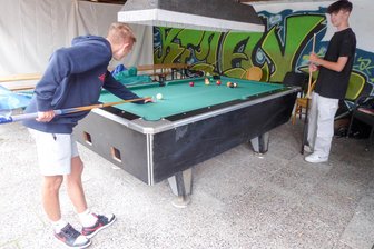 Planungen für einen Jugendclub in Penig: „Wir wollen die Räume selbst gestalten“ - Ein Billardtisch für den künftigen Jugendclub in Penig steht bei den Jugendlichen in der Stadt ganz hoch im Kurs.