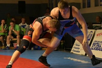 Platz 3 sichern lautet die Devise - Radek Dublinowski (l.) gegen Oliver Kock - dieses Duell könnte es im Limit bis 98 Kilo auch am Samstag wieder geben.