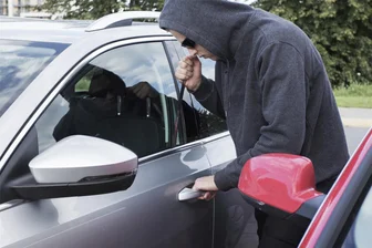 Plauen: 40.000 Euro Schaden durch Autodiebstahl - Langfinger hatten es auf einen Pkw in Plauen abgesehen.
