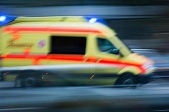 Plauen: Autofahrer erfasst 14-Jährigen auf Skateboard - Ein 14-jähriger Skateboarder ist am Samstagabend in Plauen von einem Auto erfasst und dabei schwer verletzt worden.