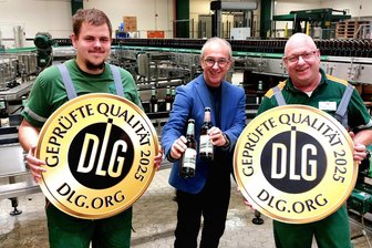 Plauen: Deutsche Landwirtschaftsgesellschaft prämiert zwei Biere von Sternquell - Brauer Tobias Lorenscheit, Sternquell-Marketingleiter Thomas Münzer und Braumeister Kay-Uwe Jüttner (v. l.).
