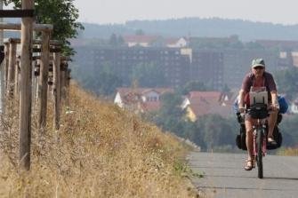 Plauen: Elsterradweg soll raus aus dem Elstertal - Alternative für die Talroute ist der neu gebaute Radweg entlang der Straße zwischen Altchrieschwitz und Möschwitz.