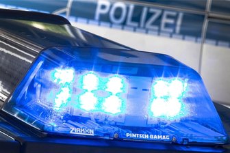 Plauen: Frau tot in Wohnung gefunden - In Plauen wurde eine Frau leblos aufgefunden. Die Todesumstände sind noch unklar.