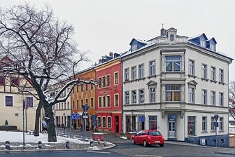 Plauen hatte im Mittelalter fünf Stadttore - Plauen war im Mittelalter von einer Stadtmauer umgeben. Wer in die Stadt herein oder hinaus wollte, musste die offiziellen Stadttore passieren. Das Straßberger Tor befand sich etwa an der Kreuzung Straßberger Straße/Mühlberg/Oberer Graben.