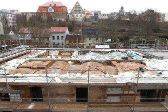 Plauen: Kita-Bau in Elsteraue wird teurer - In den Füllungen der alten Gewölbedecken wurde Hausschwamm festgestellt. Das erforderte zusätzlichen Aufwand, da die denkmalgeschützten Gewölbe erhalten werden sollen.